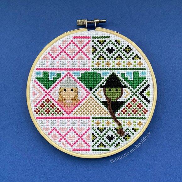 'Wicked' Inspired Embroidery Loop - Picture 1 of 3